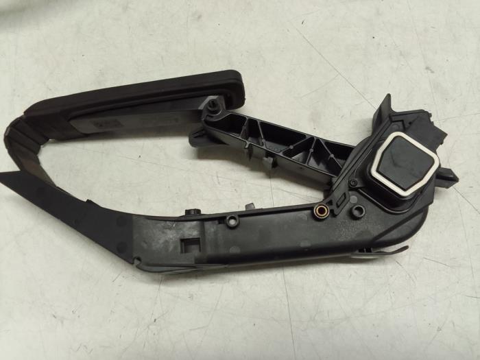 Gaspedaal van een Mercedes-Benz S (W221) 3.5 S-350 24V 2009