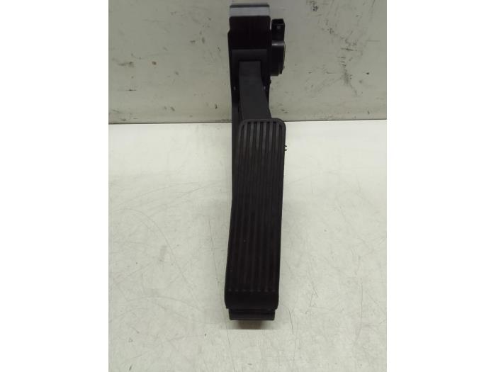 Gaspedaal van een Mercedes-Benz S (W221) 3.5 S-350 24V 2009