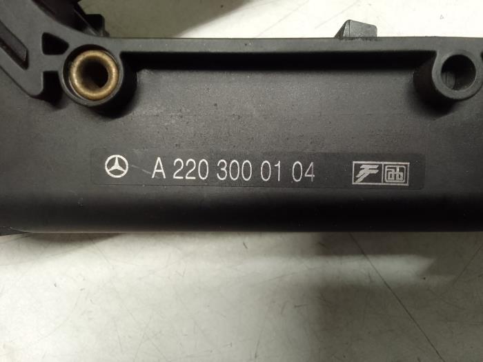 Gaspedaal van een Mercedes-Benz S (W221) 3.5 S-350 24V 2009