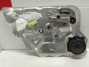 Gebruikte Ruitmechaniek 4Deurs links-achter Mercedes S (W221) 3.5 S-350 24V Prijs € 75,00 Margeregeling aangeboden door Autodemontage van de Laar