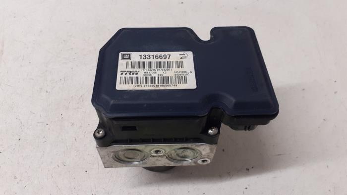 Gebruikte ABS Pomp Opel Insignia 2.8 V6 Turbo 24V 4x4 Ecotec Prijs € 100,00 Margeregeling aangeboden door Autodemontage van de Laar