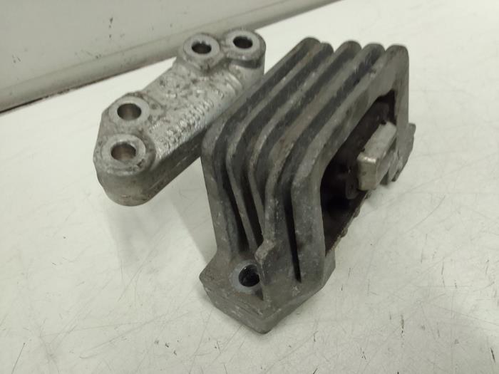 Gebruikte Motorsteun Peugeot 207/207+ (WA/WC/WM) 1.4 16V VTi Prijs € 40,00 Margeregeling aangeboden door Autodemontage van de Laar