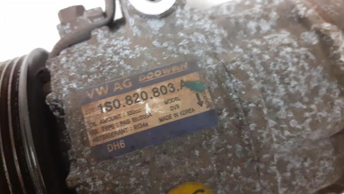 Aircopomp van een Volkswagen Up! (121) 1.0 12V 60 2012