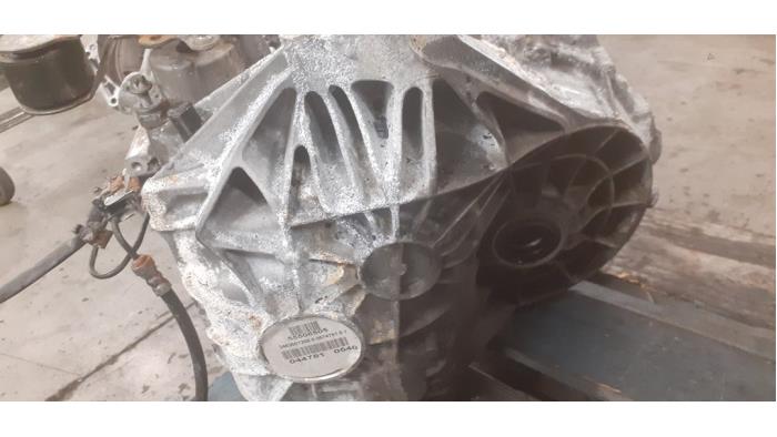 Versnellingsbak van een Mercedes-Benz A (W176) 1.6 A-180 16V 2016