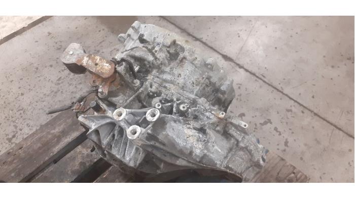 Versnellingsbak van een Mercedes-Benz A (W176) 1.6 A-180 16V 2016