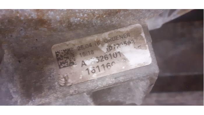 Versnellingsbak van een Mercedes-Benz A (W176) 1.6 A-180 16V 2016