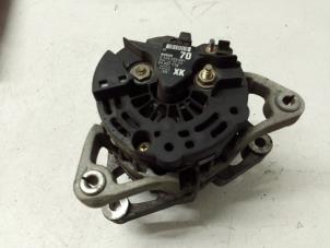 Gebruikte Dynamo Opel Agila (A) 1.0 12V Twin Port Prijs € 40,00 Margeregeling aangeboden door Autodemontage van de Laar