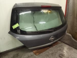 Gebruikte Achterklep Opel Astra H (L48) 1.4 16V Twinport Prijs € 150,00 Margeregeling aangeboden door Autodemontage van de Laar
