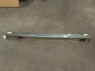 Gebruikte Sideskirt links BMW 5 serie (E60) 530d 24V Prijs € 75,00 Margeregeling aangeboden door Autodemontage van de Laar