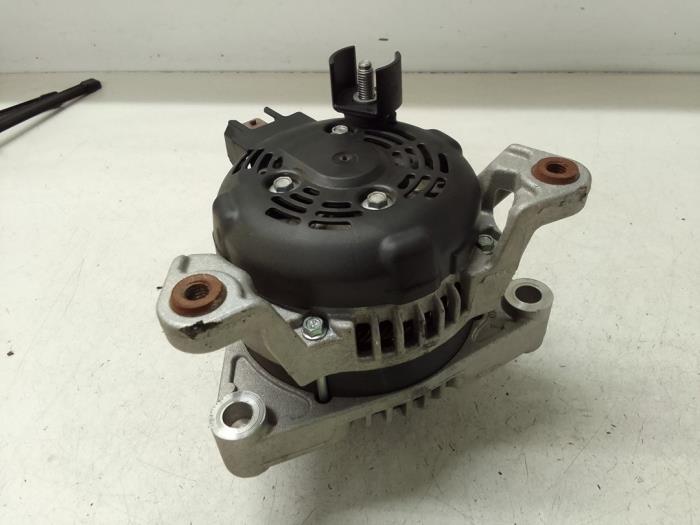 Gebruikte Dynamo Opel Corsa E 1.4 16V ECOTEC LPG Prijs op aanvraag aangeboden door Autodemontage van de Laar
