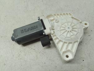 Gebruikte Raammotor Portier Volkswagen Passat Variant (3G5) 1.6 TDI 16V Prijs € 50,00 Margeregeling aangeboden door Autodemontage van de Laar