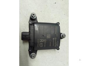 Gebruikte Dode hoek sensor Mazda CX-30 (DM) 2.0 e-SkyActiv X 186 16V Prijs op aanvraag aangeboden door Autodemontage van de Laar