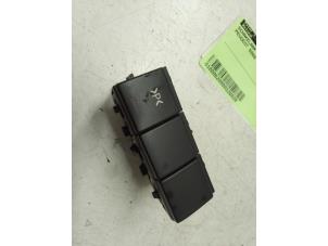 Gebruikte Schakelaar Peugeot 5008 I (0A/0E) 1.6 HDiF 16V Prijs € 25,00 Margeregeling aangeboden door Autodemontage van de Laar