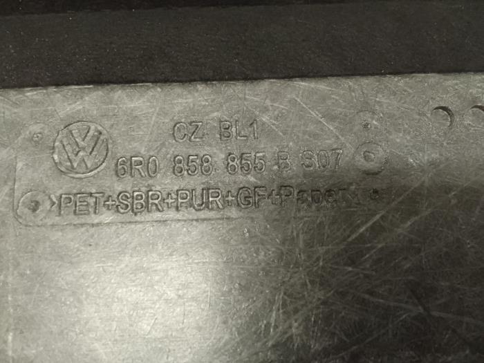 Vloerplaat bagageruimte van een Volkswagen Polo V (6R) 1.4 TDI DPF BlueMotion technology 2015