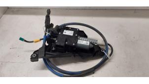 Gebruikte Handrem Mechaniek Peugeot 5008 I (0A/0E) 1.6 HDiF 16V Prijs € 200,00 Margeregeling aangeboden door Autodemontage van de Laar