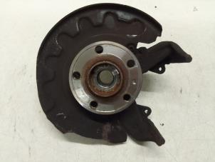 Gebruikte Fusee rechts-voor Volkswagen Polo V (6R) 1.4 TDI DPF BlueMotion technology Prijs € 75,00 Margeregeling aangeboden door Autodemontage van de Laar