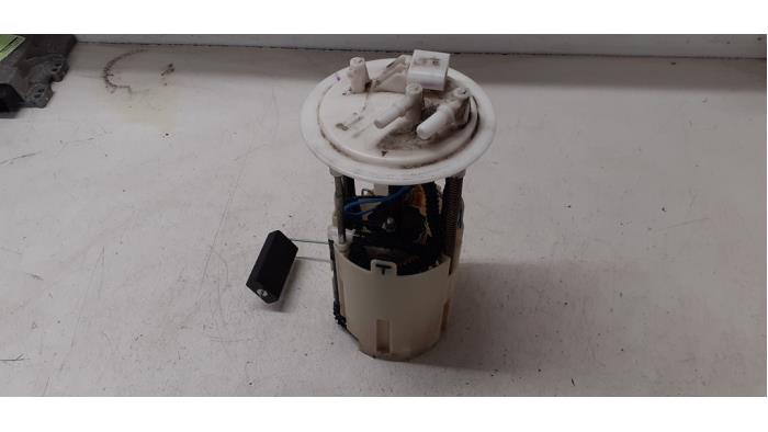 Gebruikte Tank element Pomp Mercedes Vito (639.6) 2.2 111 CDI 16V Prijs € 70,00 Margeregeling aangeboden door Autodemontage van de Laar
