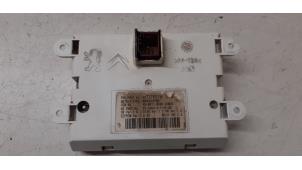 Gebruikte Display Interieur Peugeot 3008 I (0U/HU) 1.6 HDiF 16V Prijs € 150,00 Margeregeling aangeboden door Autodemontage van de Laar