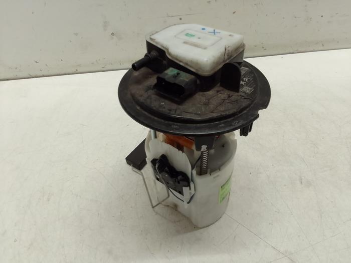 Gebruikte Benzinepomp Opel Crossland (X) 1.2 Turbo 12V Euro 6 Prijs € 140,00 Margeregeling aangeboden door Autodemontage van de Laar