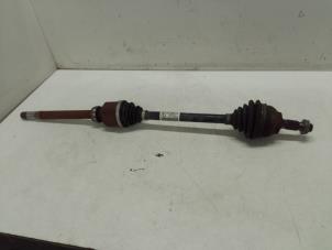 Gebruikte Homokineetas rechts-voor Opel Crossland (X) 1.2 Turbo 12V Euro 6 Prijs € 175,00 Margeregeling aangeboden door Autodemontage van de Laar