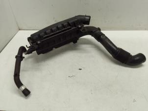 Gebruikte Luchtfilterhuis Opel Crossland (X) 1.2 Turbo 12V Euro 6 Prijs € 75,00 Margeregeling aangeboden door Autodemontage van de Laar