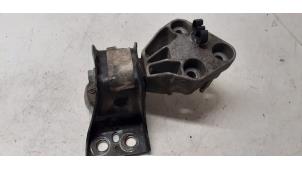 Gebruikte Motorsteun Renault Modus/Grand Modus (JP) 1.2 16V TCE 100 Prijs op aanvraag aangeboden door Autodemontage van de Laar