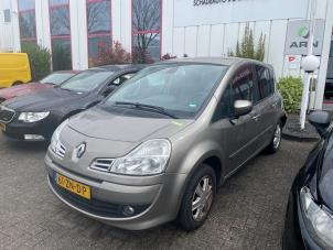 Gebruikte Motorkap Scharnier Renault Modus/Grand Modus (JP) 1.2 16V TCE 100 Prijs op aanvraag aangeboden door Autodemontage van de Laar