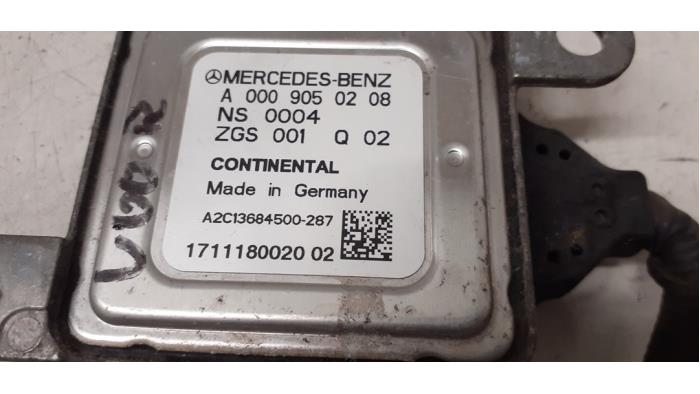 Nox sensor van een Mercedes-Benz Vito (447.6) 1.6 111 CDI 16V 2018