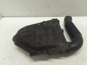 Gebruikte Luchtfilterhuis Volkswagen Polo VI (AW1) 1.0 TSI 12V Prijs € 75,00 Margeregeling aangeboden door Autodemontage van de Laar