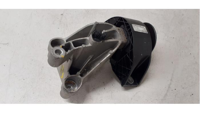 Gebruikte Motorrubber Dacia Sandero II 1.0 Sce 75 12V Prijs € 25,00 Margeregeling aangeboden door Autodemontage van de Laar