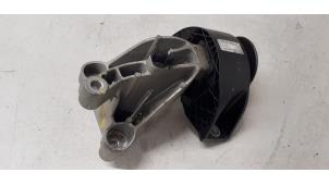 Gebruikte Motorsteun Dacia Sandero II 1.0 Sce 75 12V Prijs € 25,00 Margeregeling aangeboden door Autodemontage van de Laar