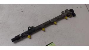 Gebruikte Injector brug Mercedes C (W203) 1.8 C-200K 16V Prijs € 60,00 Margeregeling aangeboden door Autodemontage van de Laar