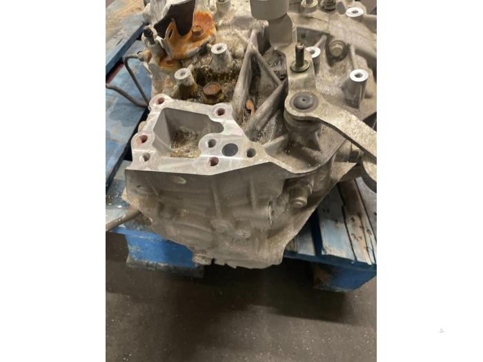 Versnellingsbak van een Toyota Yaris II (P9) 1.3 16V VVT-i 2011