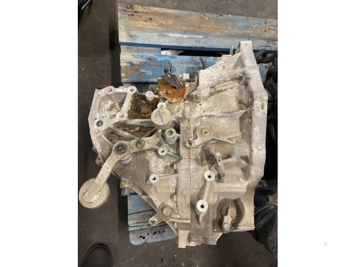 Versnellingsbak van een Toyota Yaris II (P9) 1.3 16V VVT-i 2011