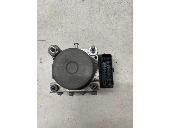ABS Pomp van een Ford Ka II 1.2 2013
