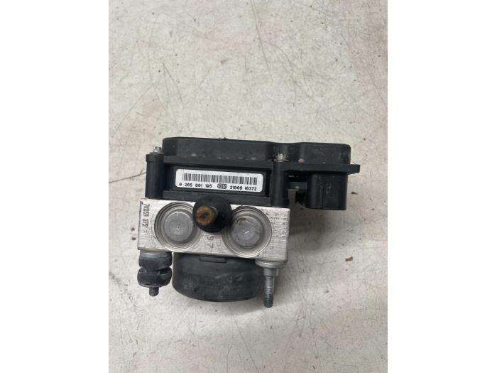 ABS Pomp van een Ford Ka II 1.2 2013