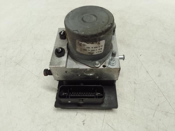 ABS Pomp van een Kia Venga 1.4 CVVT 16V 2010