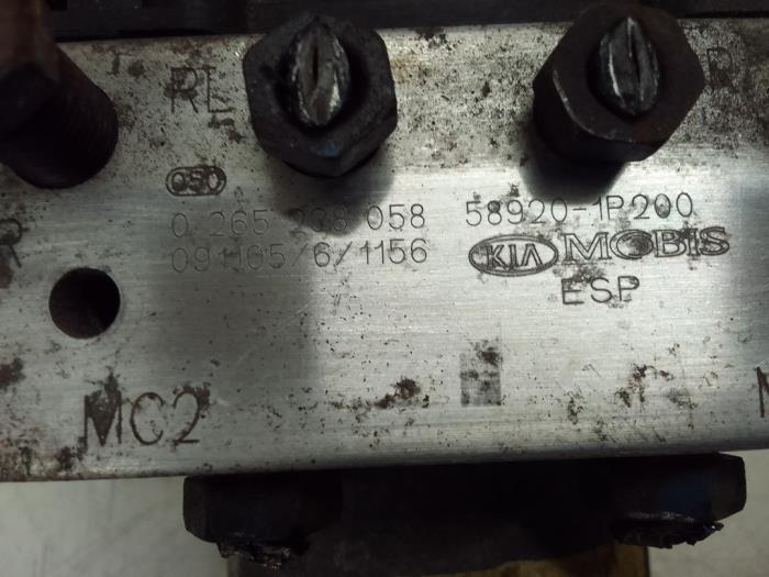 ABS Pomp van een Kia Venga 1.4 CVVT 16V 2010