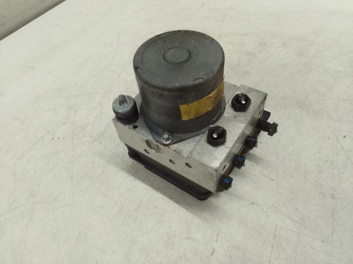 ABS Pomp van een Kia Venga 1.4 CVVT 16V 2010