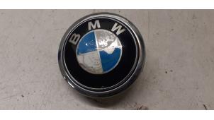 Gebruikte Handgreep Achterklep BMW 1 serie (E87/87N) 118i 16V Prijs € 35,00 Margeregeling aangeboden door Autodemontage van de Laar