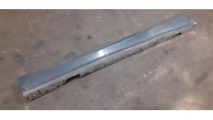 Gebruikte Sideskirt links BMW 1 serie (E87/87N) 118i 16V Prijs € 75,00 Margeregeling aangeboden door Autodemontage van de Laar