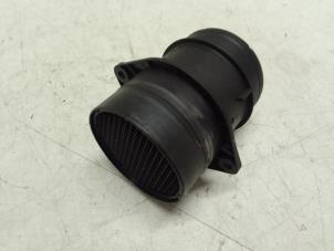 Gebruikte Luchtmassameter Volkswagen Touran (5T1) 2.0 TDI 150 Prijs € 50,00 Margeregeling aangeboden door Autodemontage van de Laar