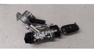 Gebruikte Kontaktslot + Sleutel Opel Karl 1.0 12V Prijs op aanvraag aangeboden door Autodemontage van de Laar