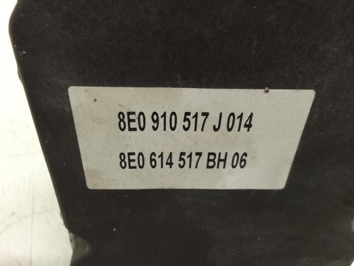 ABS Pomp van een Audi A4 Avant Quattro (B7) 2.0 TFSI 20V 2007