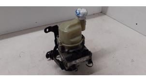 Gebruikte Stuurbekrachtiging Pomp Dacia Sandero II 1.0 Sce 75 12V Prijs € 150,00 Margeregeling aangeboden door Autodemontage van de Laar