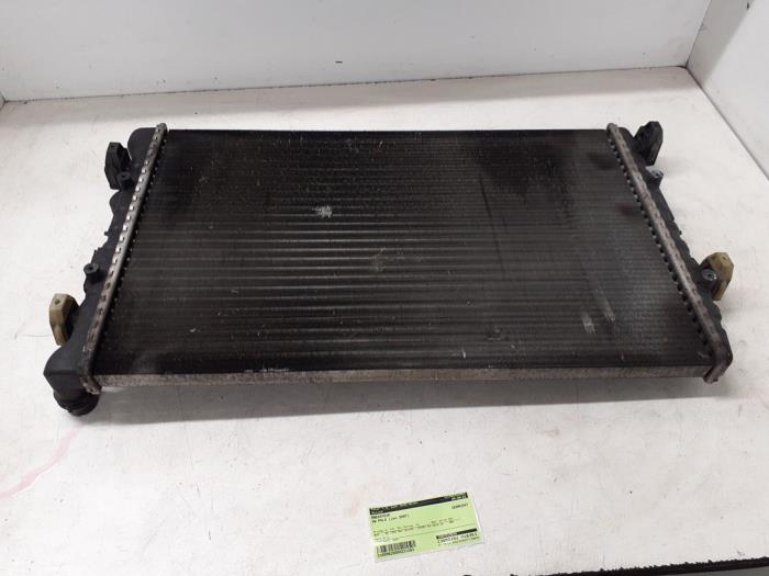 Gebruikte Radiateur Volkswagen Polo IV (9N1/2/3) 1.4 16V Prijs € 35,00 Margeregeling aangeboden door Autodemontage van de Laar