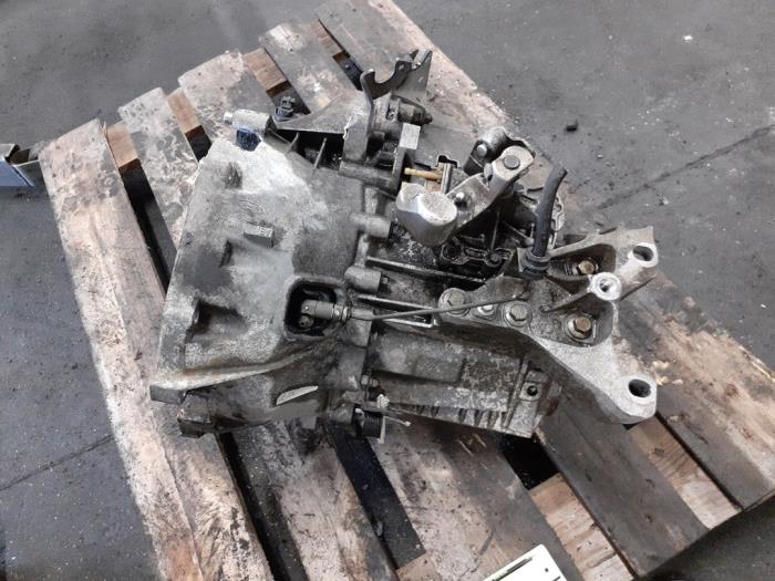 Gebruikte Versnellingsbak Ford Transit 2.0 TDdi 16V Prijs € 750,00 Margeregeling aangeboden door Autodemontage van de Laar