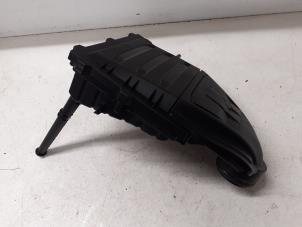 Gebruikte Luchtfilterhuis Skoda Fabia III (NJ3) 1.0 TSI 12V Prijs € 50,00 Margeregeling aangeboden door Autodemontage van de Laar