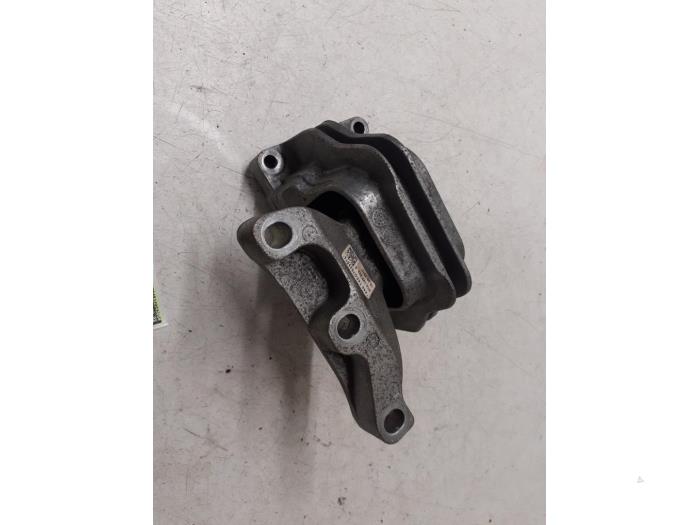 Gebruikte Motorrubber Skoda Fabia III (NJ3) 1.0 TSI 12V Prijs € 35,00 Margeregeling aangeboden door Autodemontage van de Laar