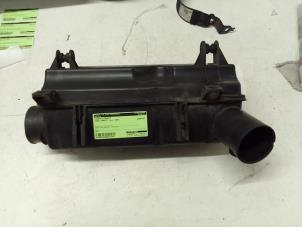 Gebruikte Luchtfilterhuis Ford Transit 2.0 TDdi 16V Prijs € 35,00 Margeregeling aangeboden door Autodemontage van de Laar